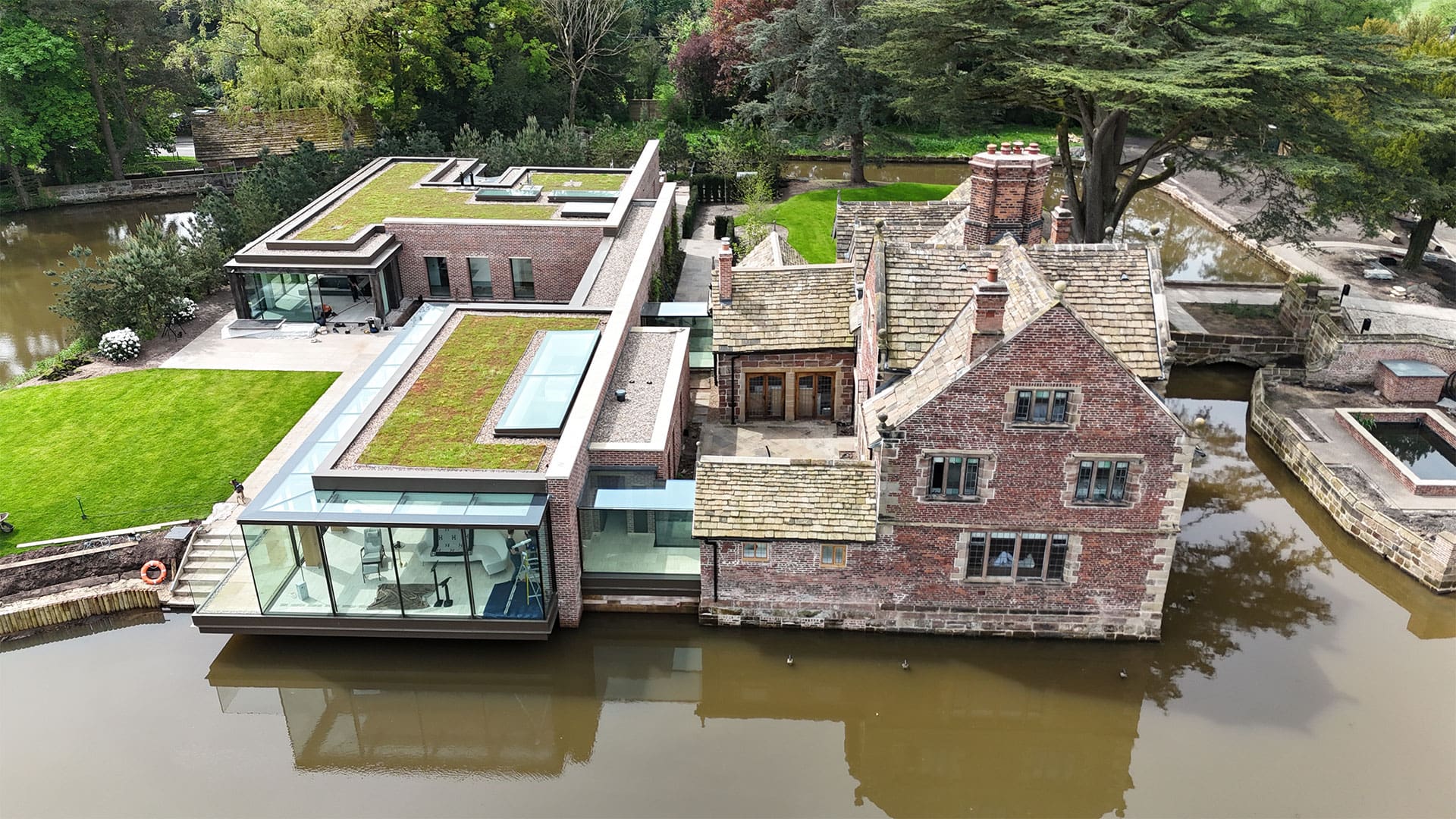 Lyons Stonework crafting bespoke stonework for custom new build homes and high-end developments.